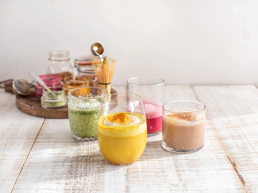 https://cocinandoelcambio.com/wp-content/uploads/2024/10/bebidas-antiinflamatorias.webp?utm_source=chatgpt.com