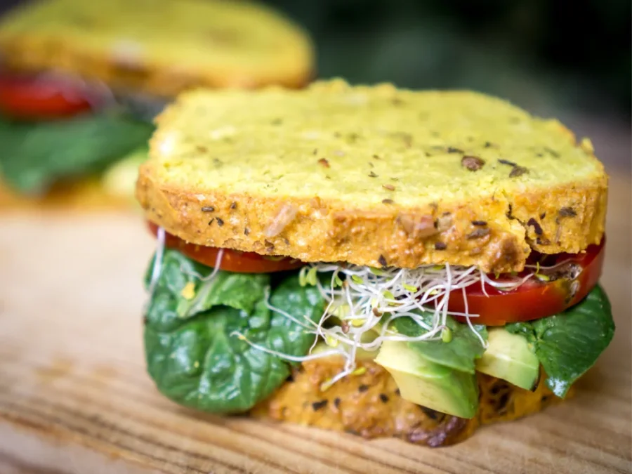 Sándwich saludable con pan sin gluten antiinflamatorio